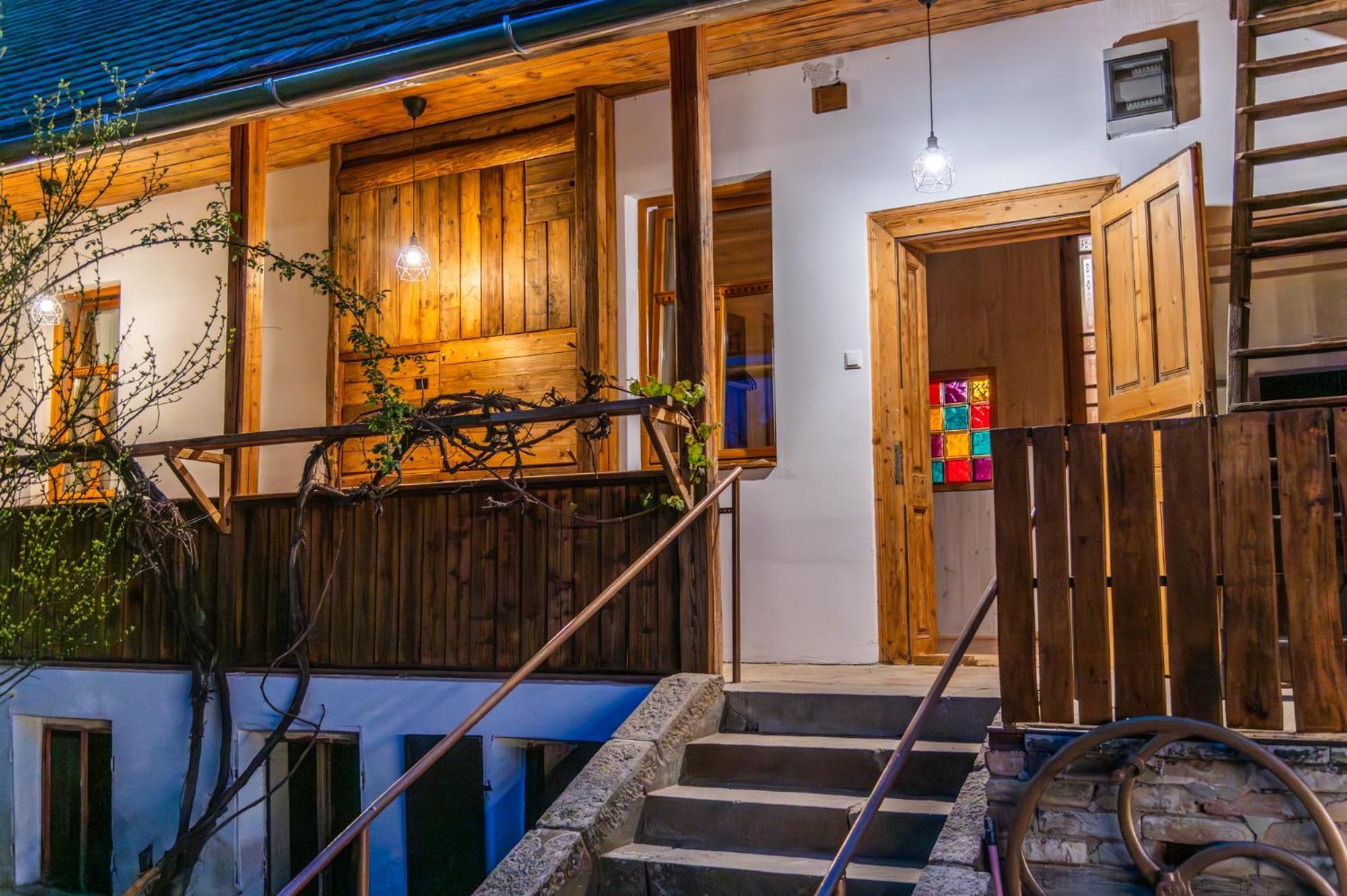 Minifaktura Loft Apartman & Reggelizo Es Etelbar Szokolya Екстериор снимка