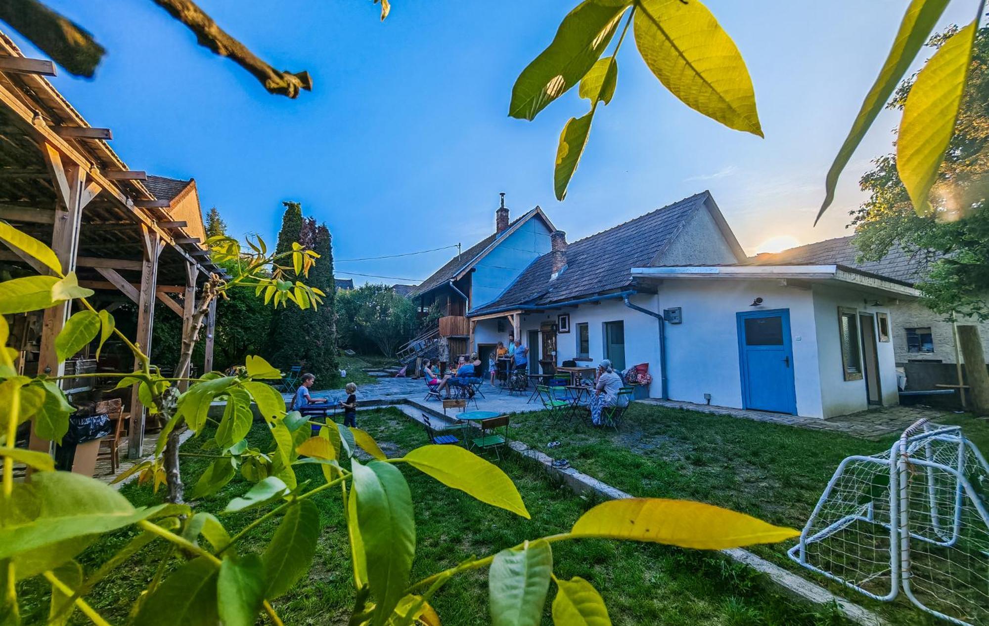 Minifaktura Loft Apartman & Reggelizo Es Etelbar Szokolya Екстериор снимка